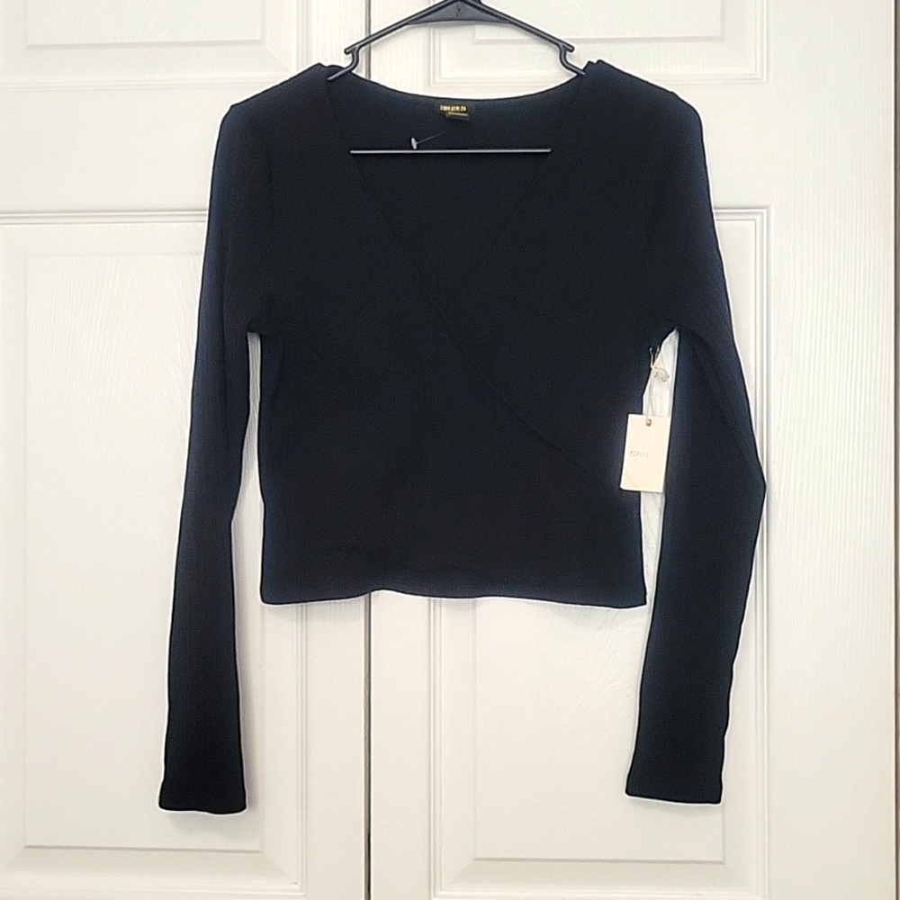 Forever21 Black crop top, long sleeves, NWT, sz Large